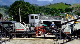 廣東塑料粉碎機(jī)力塑料粉碎機(jī)冷水機(jī)納金機(jī)械